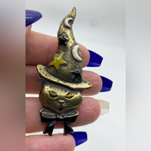Source Unknown Jewelry - HALLOWEEN KITTY CAT WITH YELLOW, WHITE & BLACK WIZARD HAT BROOCH VINTAGE